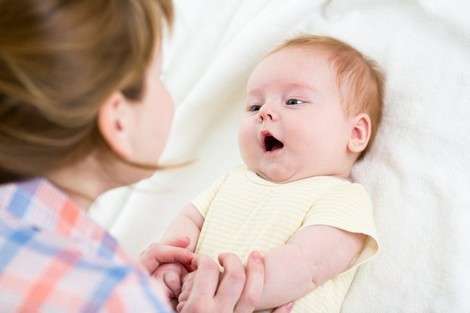 التحدث بأكثر من لغة في البيت يفيد الرضع