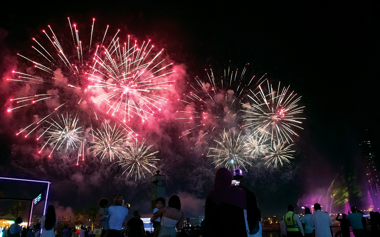 دبي فستيفال سيتي مول يّشعّ بالنجوم احتفاءً بالعام الجديد 2022