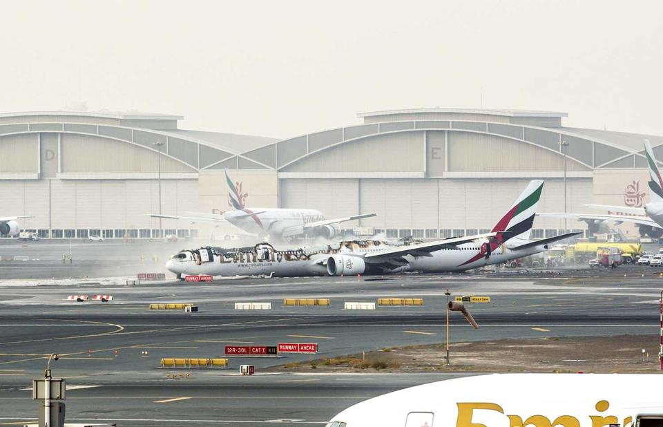 الكشف عن أسباب تحطم طائرة طيران الإمارات في 2016 