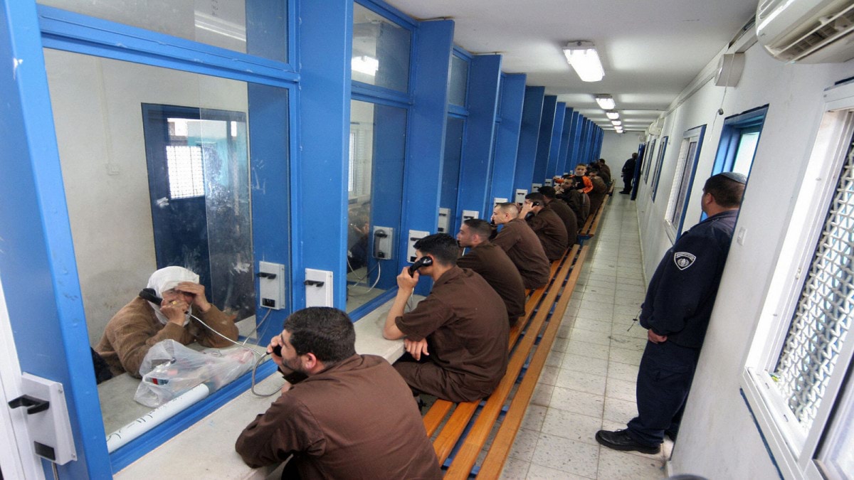محامو السلطة الفلسطينية يلتقون الأسرى الهاربون من سجن "جلبوع"