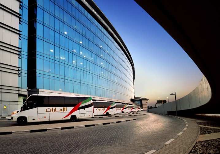 طيران الإمارات تستخدم حافلات "نظيفة بيئياً" لتنقلات الطاقم في دبي