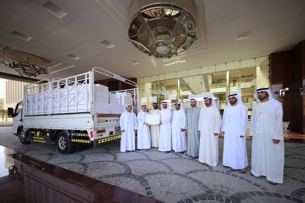 مؤسسة خليفة بن زايد آل نهيان للأعمال الإنسانية وبلدية مدينة العين  يقدمون 50 طن من التمور للدول المحتاجة