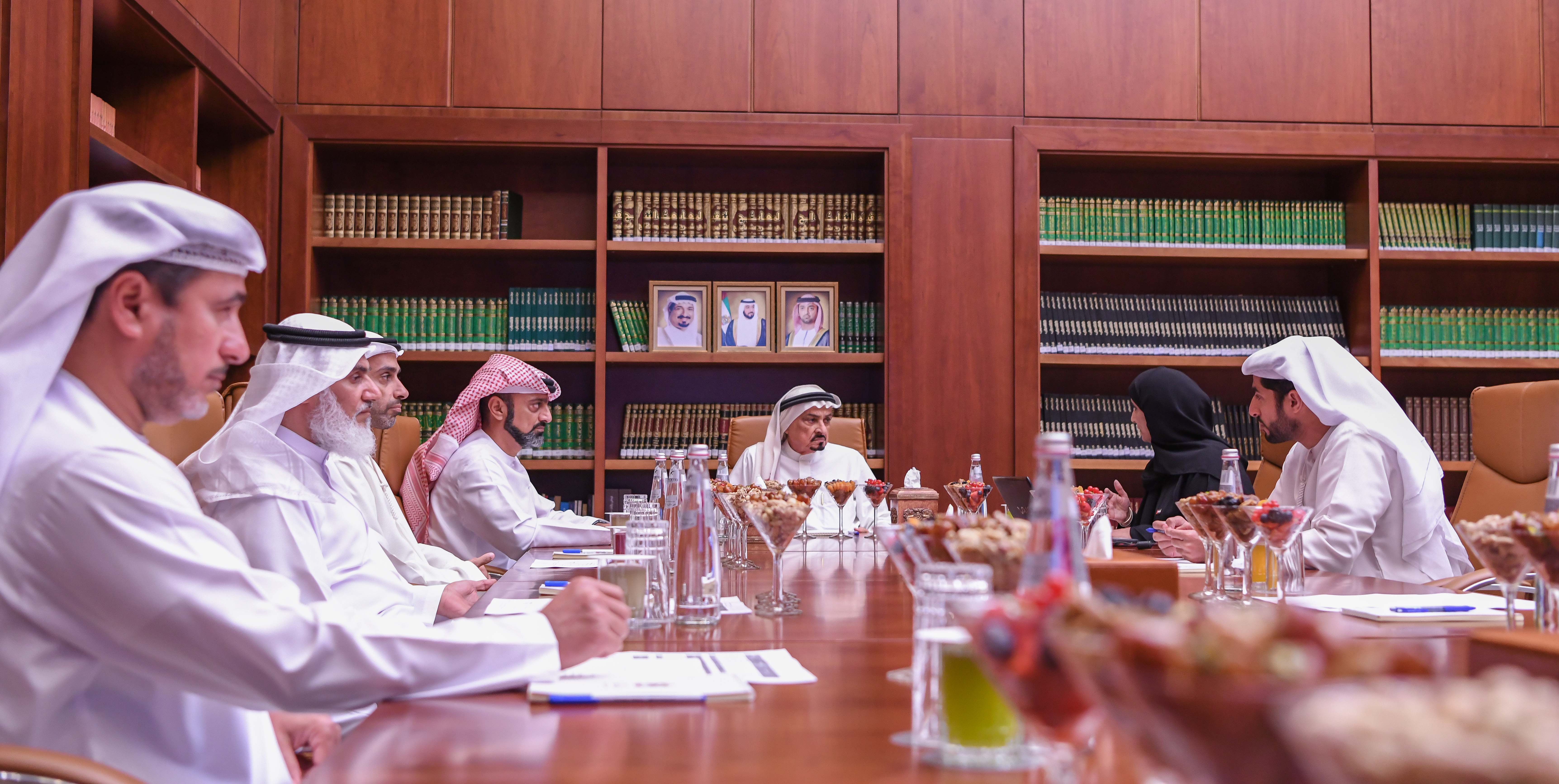 حاكم عجمان يطلع على الميزانية التقديرية وإنجازات وخدمات مؤسسة حميد بن راشد الخيرية