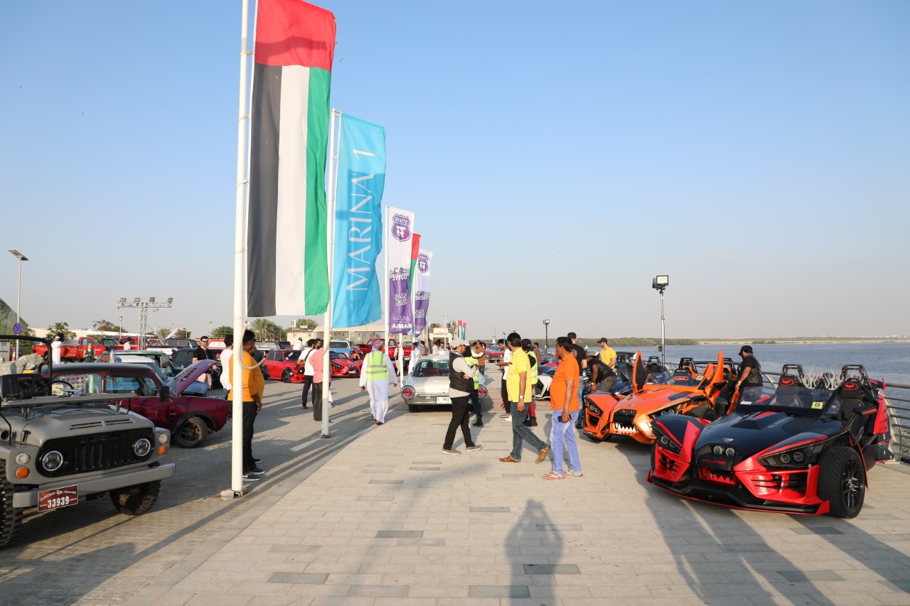 "سياحة عجمان" تختتم مسابقة السيارات الكلاسيكية والمعدلة و درفت سيارات التحكم عن بعد.