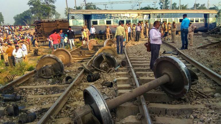 قتلى في تصادم قطارين في بنجلادش