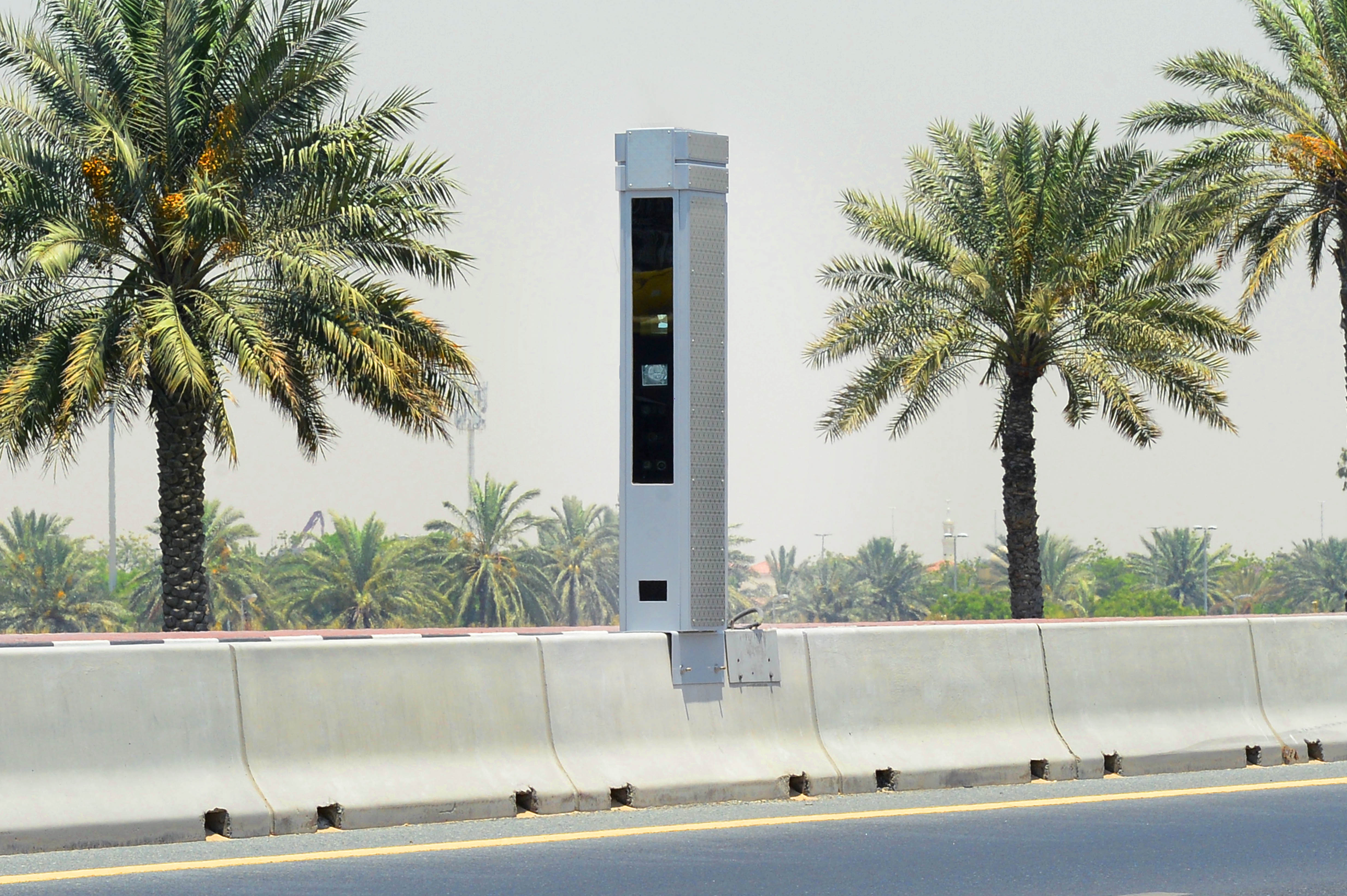 ‫تفعيل أجهزة الضبط المروري خلال فترة التعقيم الوطني في الشارقة ‬