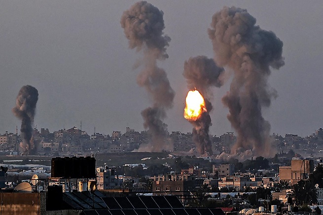 مقتل 11 فلسطيني بينهم طفلة وإمرأة في غارات إسرائيلية على غزة 