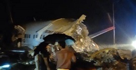 ‫انشطار طائرة ركاب هندية إلى نصفين بعد هبوطها بولاية كيرالا جنوبي الهند وأنباء عن سقوط ضحايا.‬
