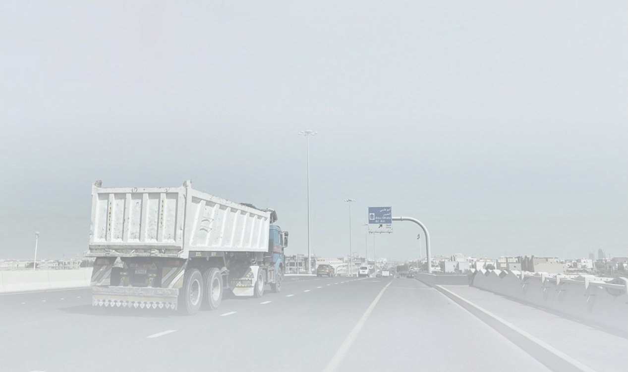 شرطة أبوظبي تمنع سير ‏الشاحنات والمركبات الثقيلة أثناء ‏أوقات الضباب