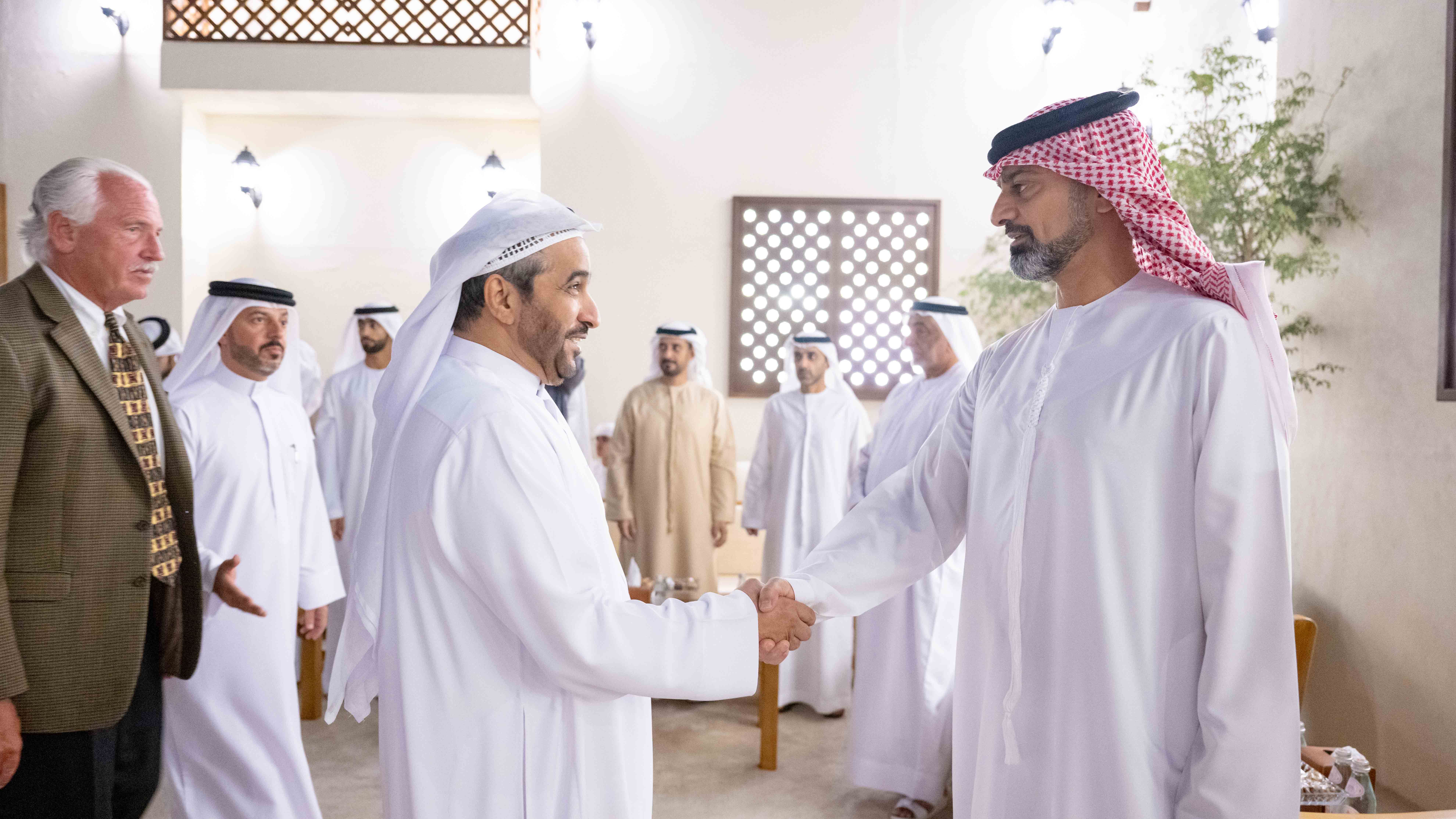 ولي عهد عجمان يواصل استقبال المهنئين بشهر رمضان المبارك
