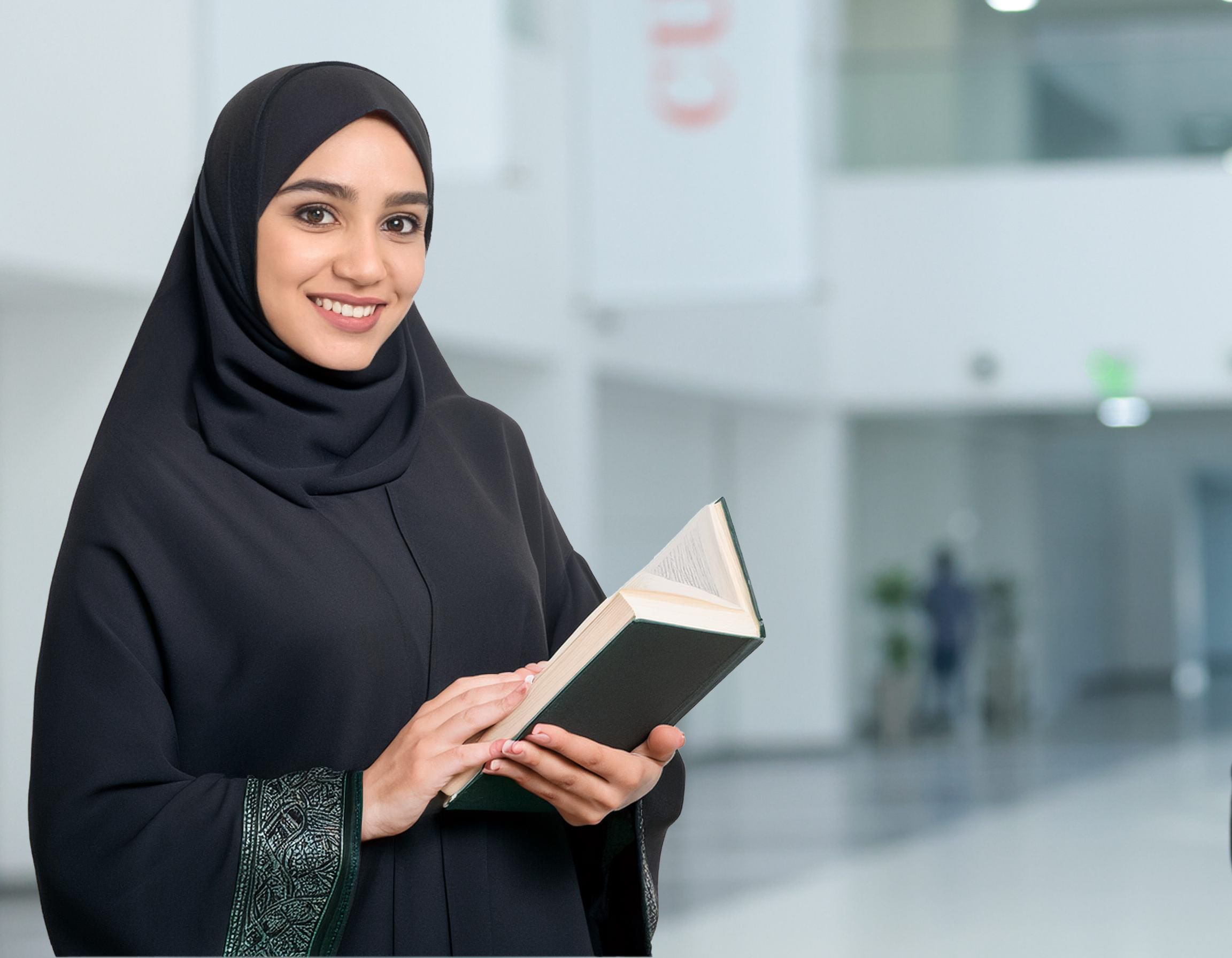جامعة المدينة عجمان تقدم منح دراسية تصل إلى 50% بمناسبة يوم المرأة الإماراتية