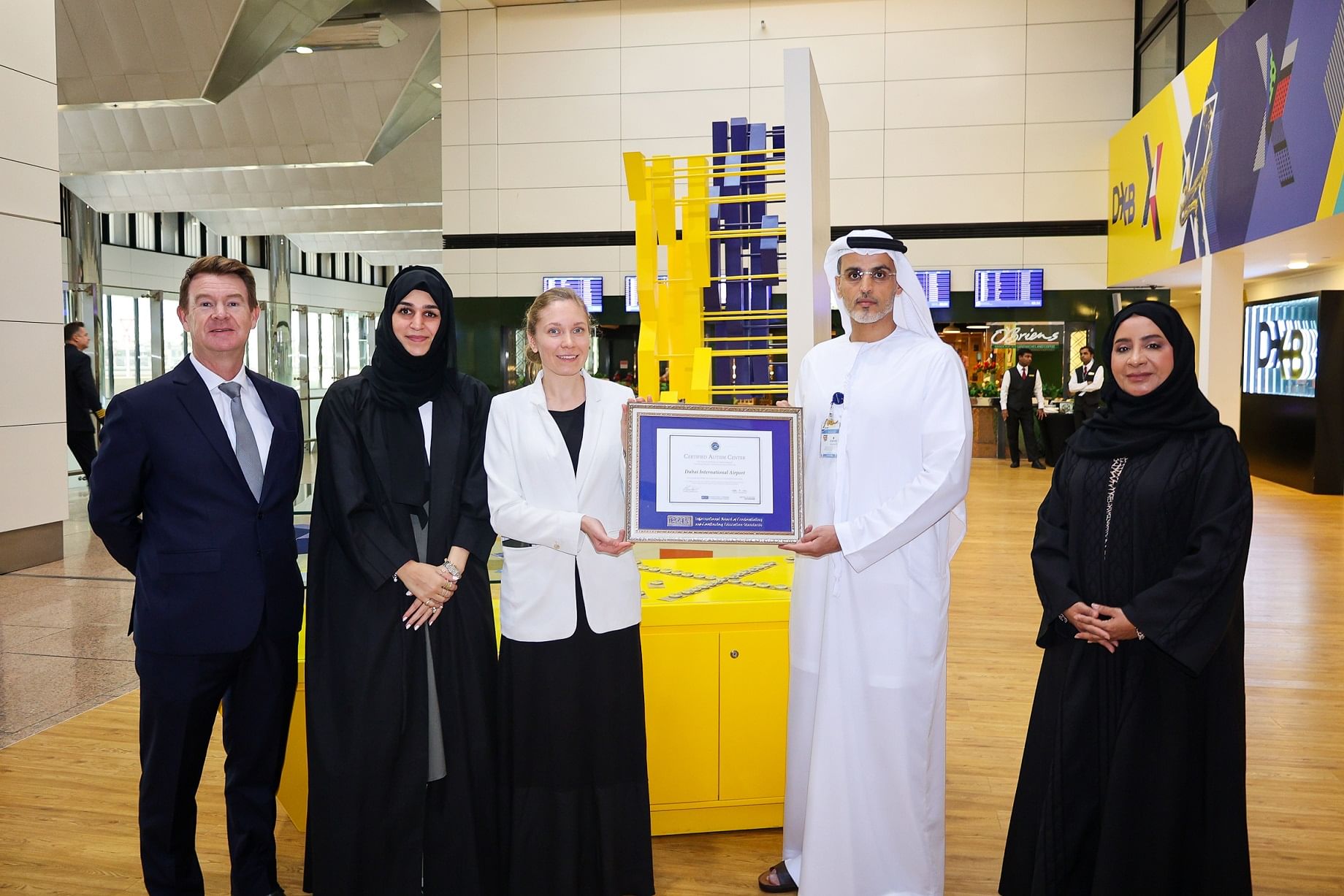 مطار دبي الدولي أول مطار في العالم يحصل على شهادة البيئة الصديقة لذوي التوحد
