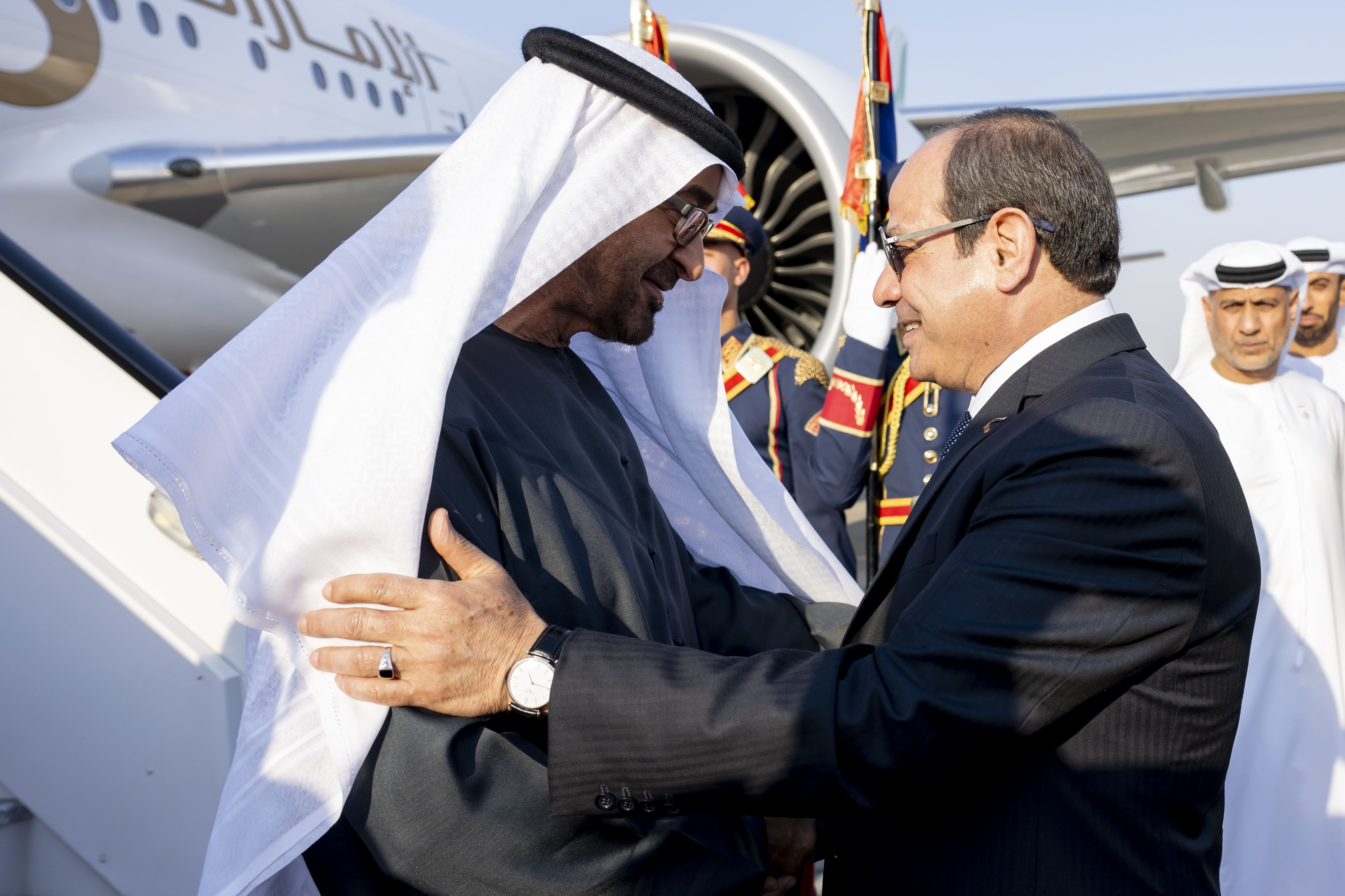 رئيس الدولة يصل القاهرة في زيارة أخوية