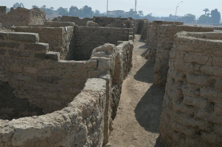 في ثاني أكبر اكتشاف أثري.. العثور على أكبر مدينة فرعونية ‏تحت رمال الأقصر