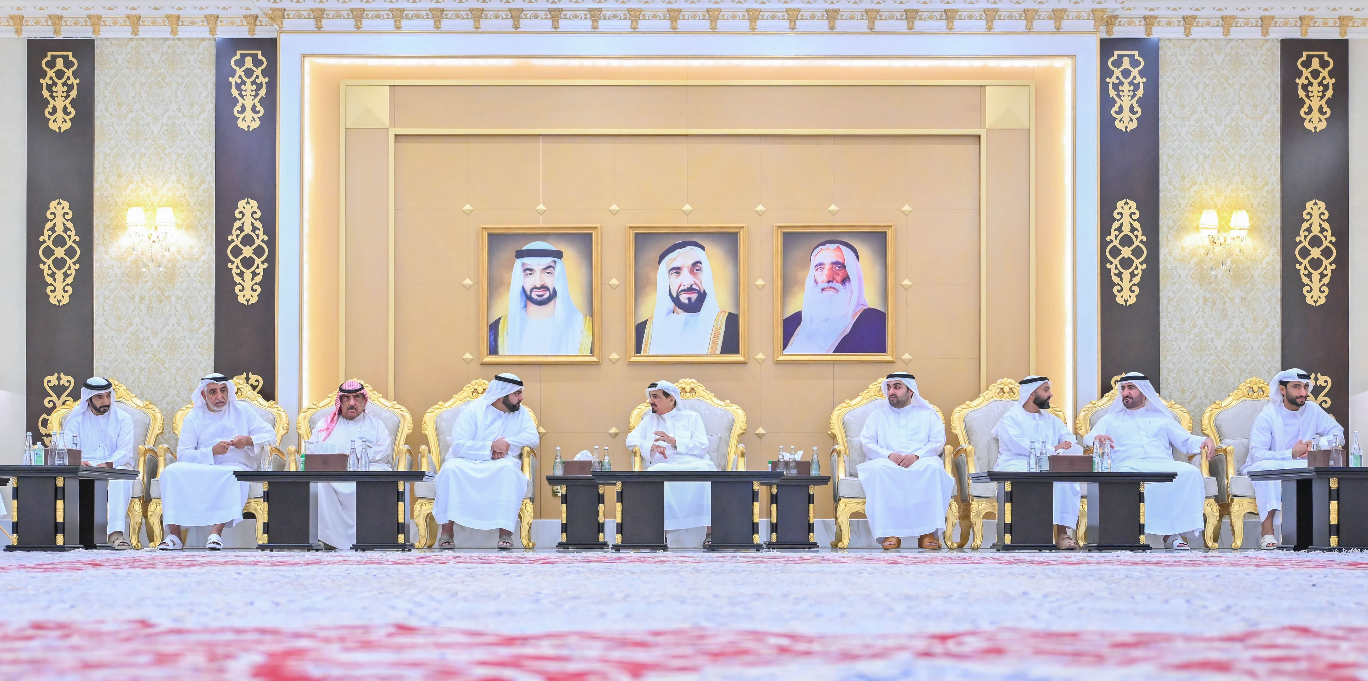 حاكم عجمان يتقبل تعازي ولي عهد الفجيرة في وفاة الشيخة عائشة محمد خلف