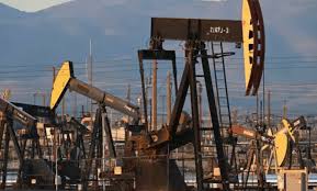 أسعار النفط تواصل ارتفاعها في بداية أسبوع التداول