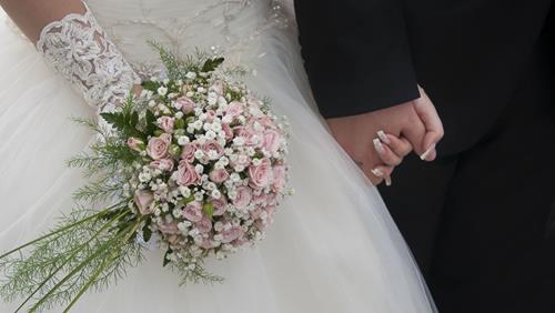 دبي تسمح باستئناف إقامة حفلات الأعراس في القاعات والفنادق
