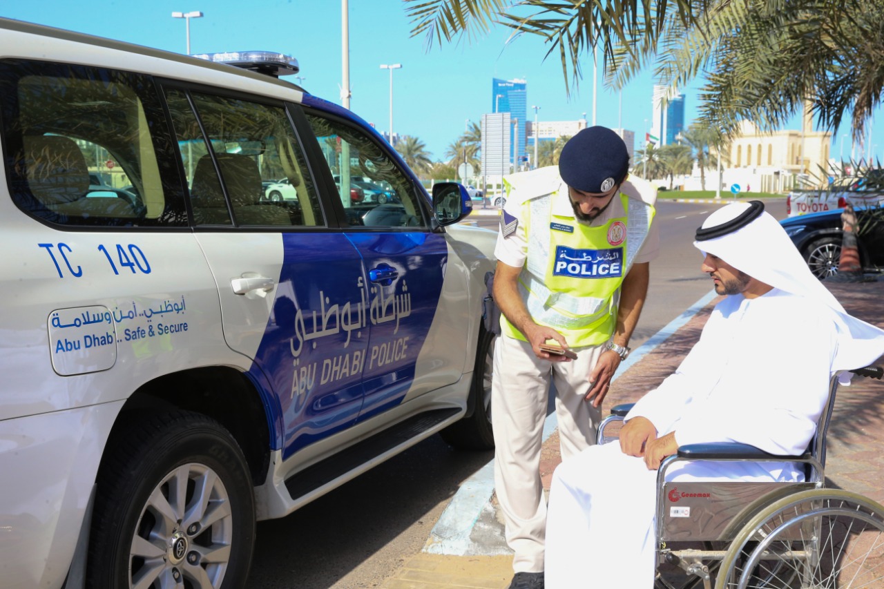 ‫شرطة أبو ظبي تطلق خدمة    " نتعنا لكم" لـ " أصحاب الهمم"‬