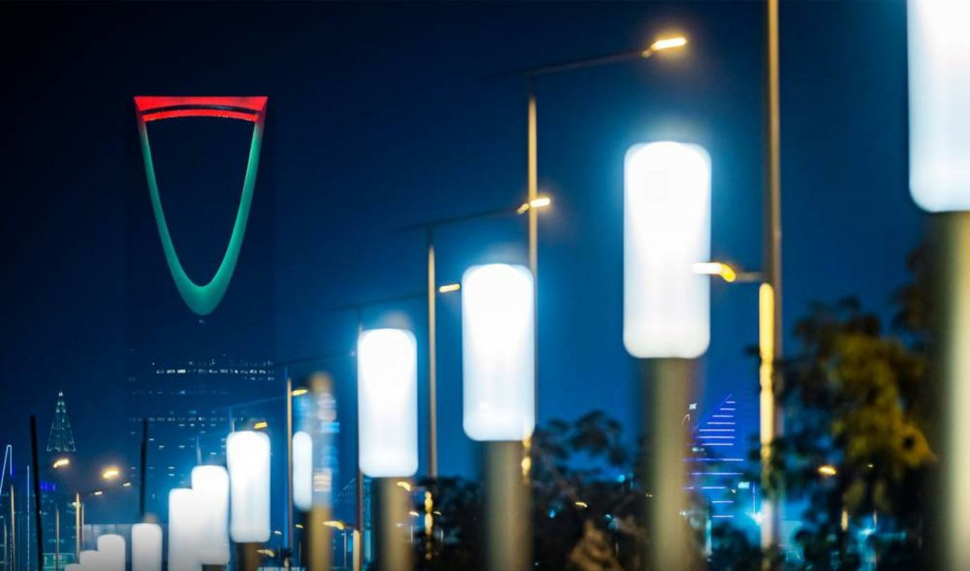 الرياض تتزين بألوان علم الإمارات احتفالا بيومها الوطني الخمسين
