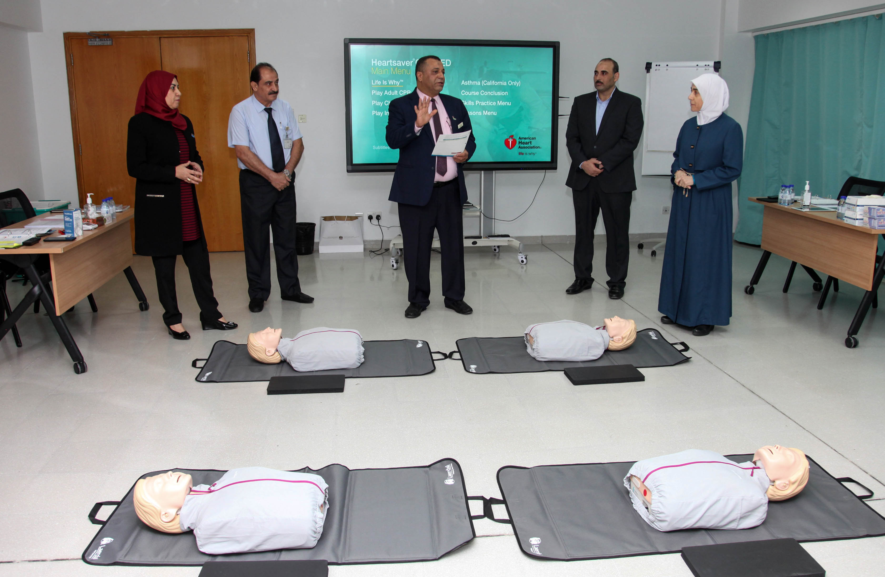 وزارة الصحة تدرِّب الطلبة على مساق متقدم في برنامج "خبراء القلب" حول الإنعاش القلبي الرئوي