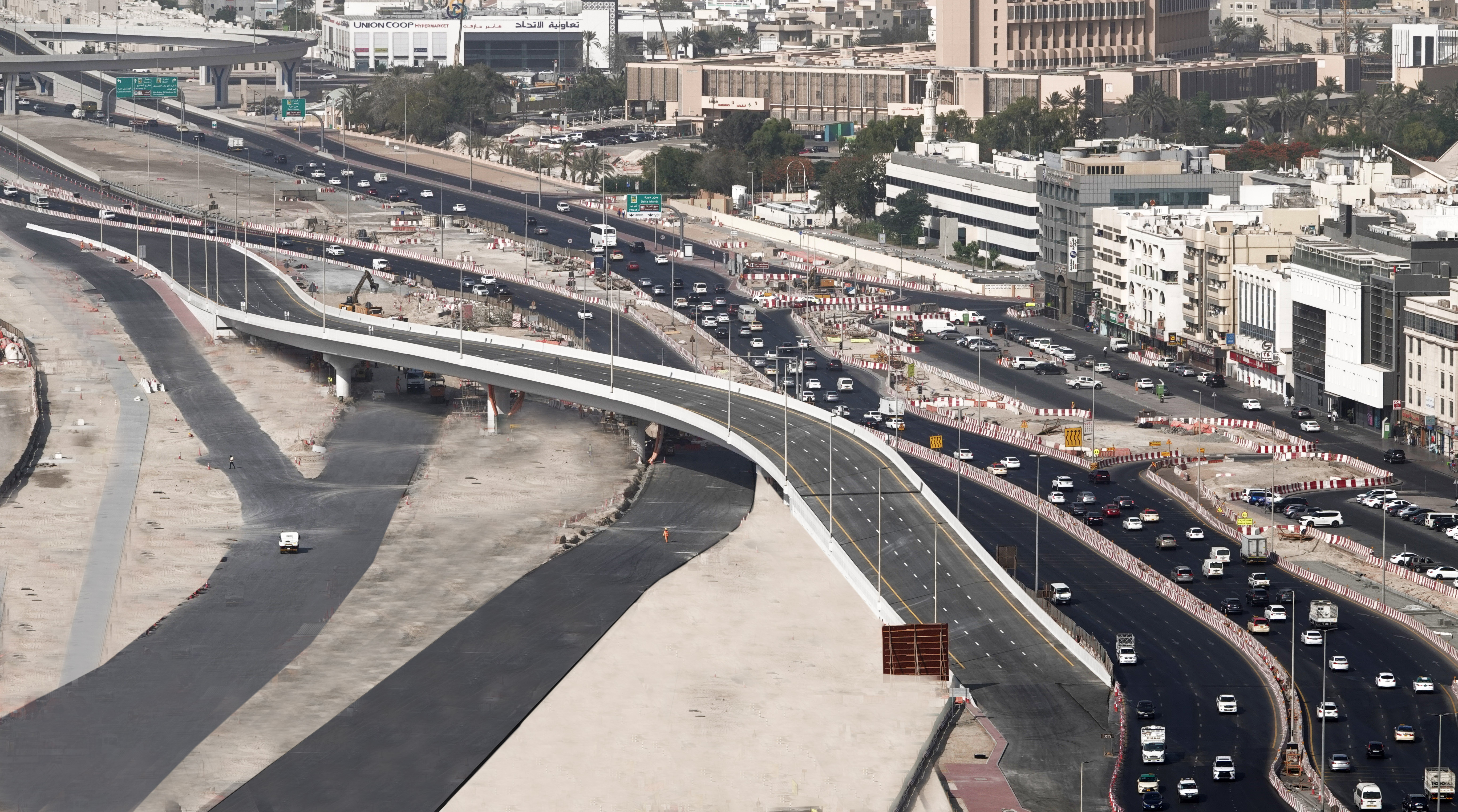 طرق دبي تفتتح جسراً جديداً على شارع الخليج بطول 570 م وسعة 3 مسارات