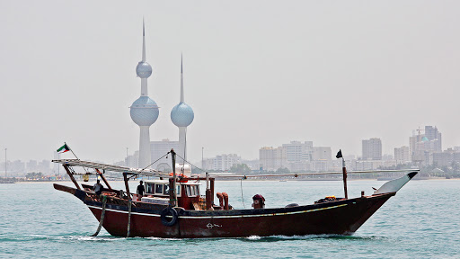 الكويت تحظر السفن القادمة من إيران