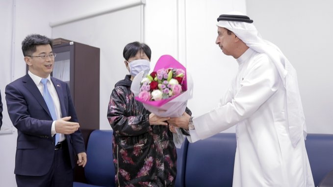 الإمارات تعلن شفاء أول حالة مصابة بكورونا