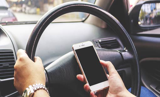 شرطة عجمان تعزز أمن الطرق بإطلاق فعاليات أسبوع المرور الخليجي الموحد بعنوان" قيادة بدون هاتف"