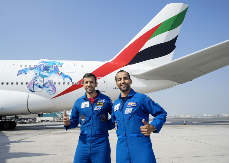 طيران الإمارات تنظم رحلة خاصة تكريماً لإنجازات دولة الإمارات في مجال استكشاف ...