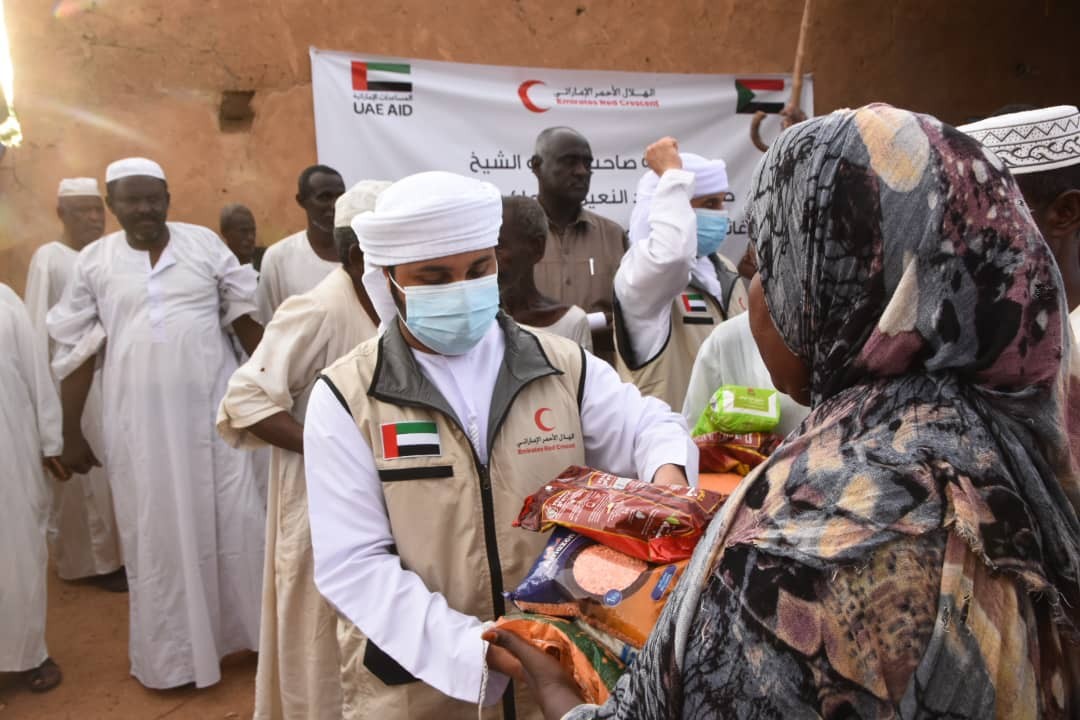 بمكرمة من حاكم عجمان .. مساعدات إنسانية لـ 10 آلاف شخص من المتأثرين من الفيضانات في السودان