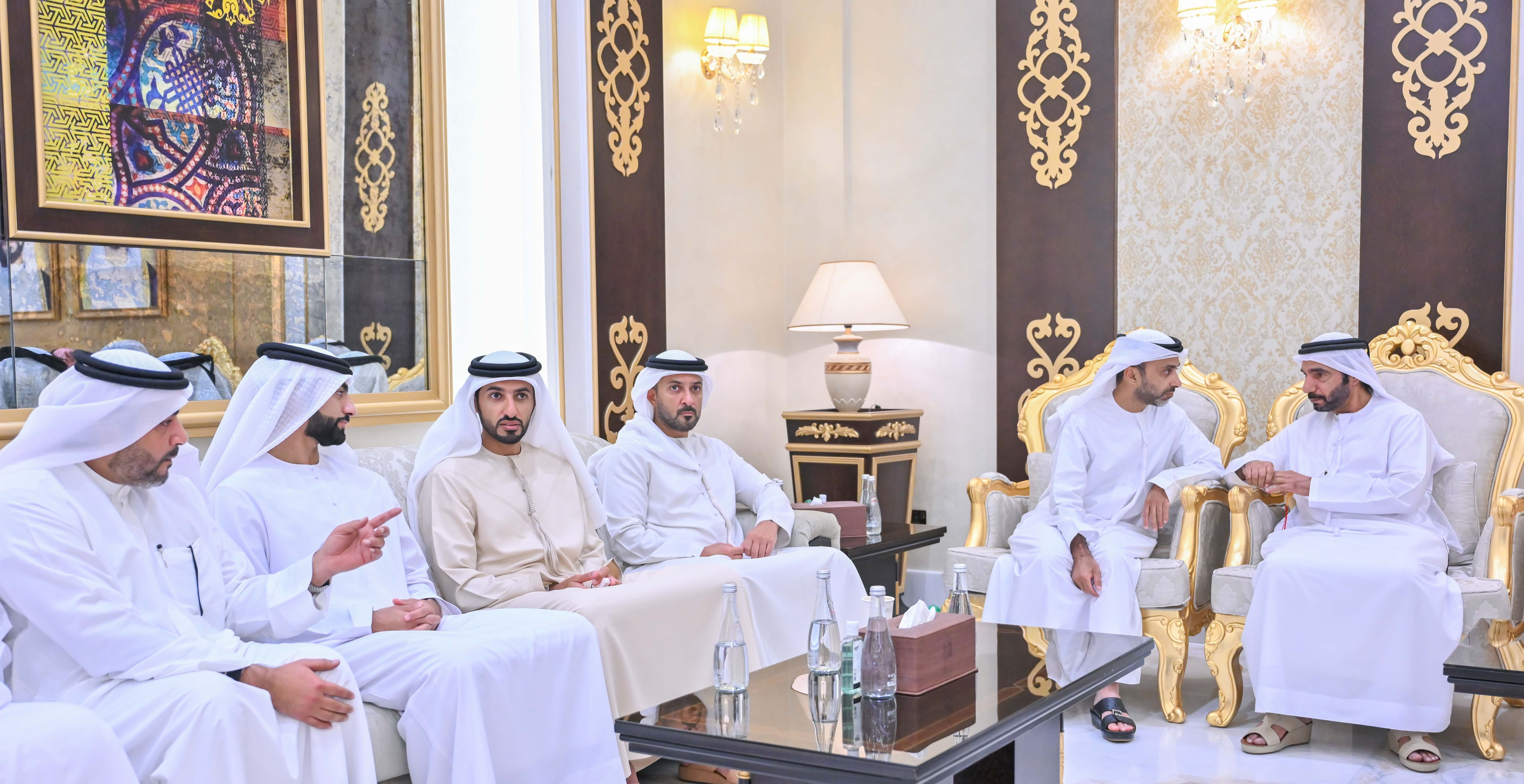 حاكم عجمان يتقبل تعازي ولي عهد الفجيرة في وفاة الشيخة عائشة محمد خلف