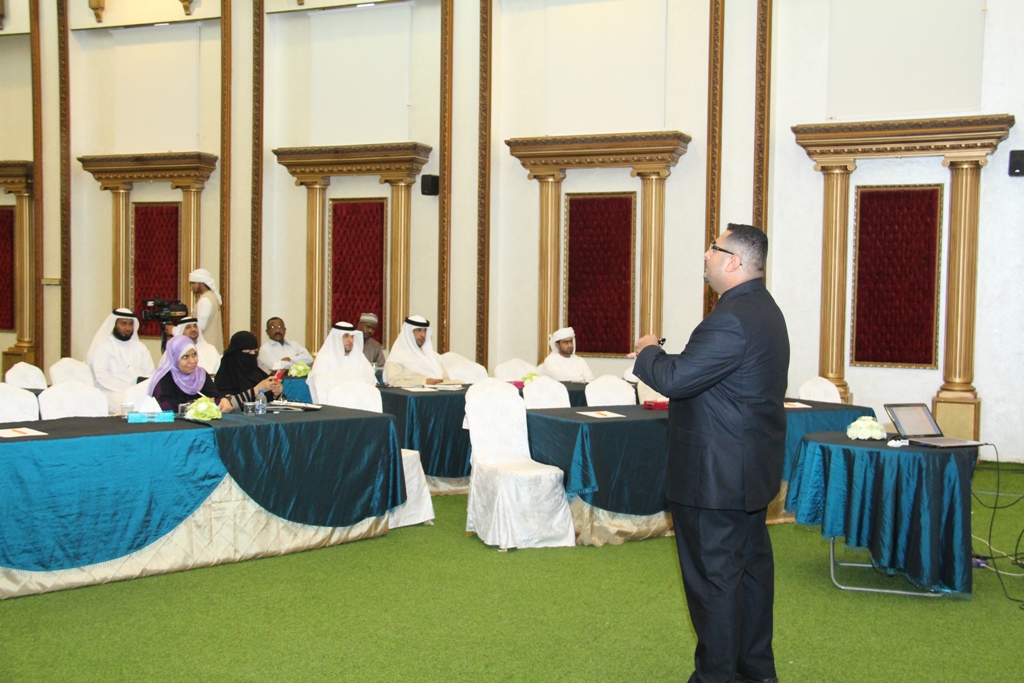 جمعية #عجمان للتنمية الإجتماعية والثقافية تنظم دورة في الاتيكيت الدولي المعتمد. @Ajman_SSCD 