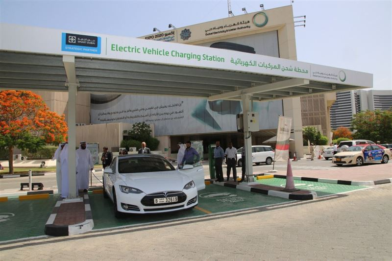 تحديد مواقع محطات شحن السيارات الكهربائية في دبي على 14 منصة رقمية