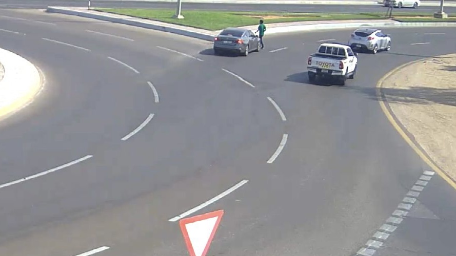 شرطة أبوظبي تبُث فيديو حقيقي لحوادث عبور المشاة   