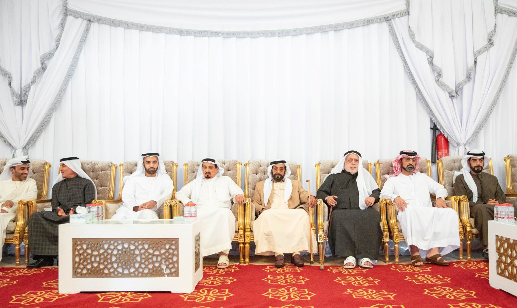 حاكم عجمان والشيوخ يقدمون واجب العزاء في وفاة الشيخة حمده بنت أحمد الغرير