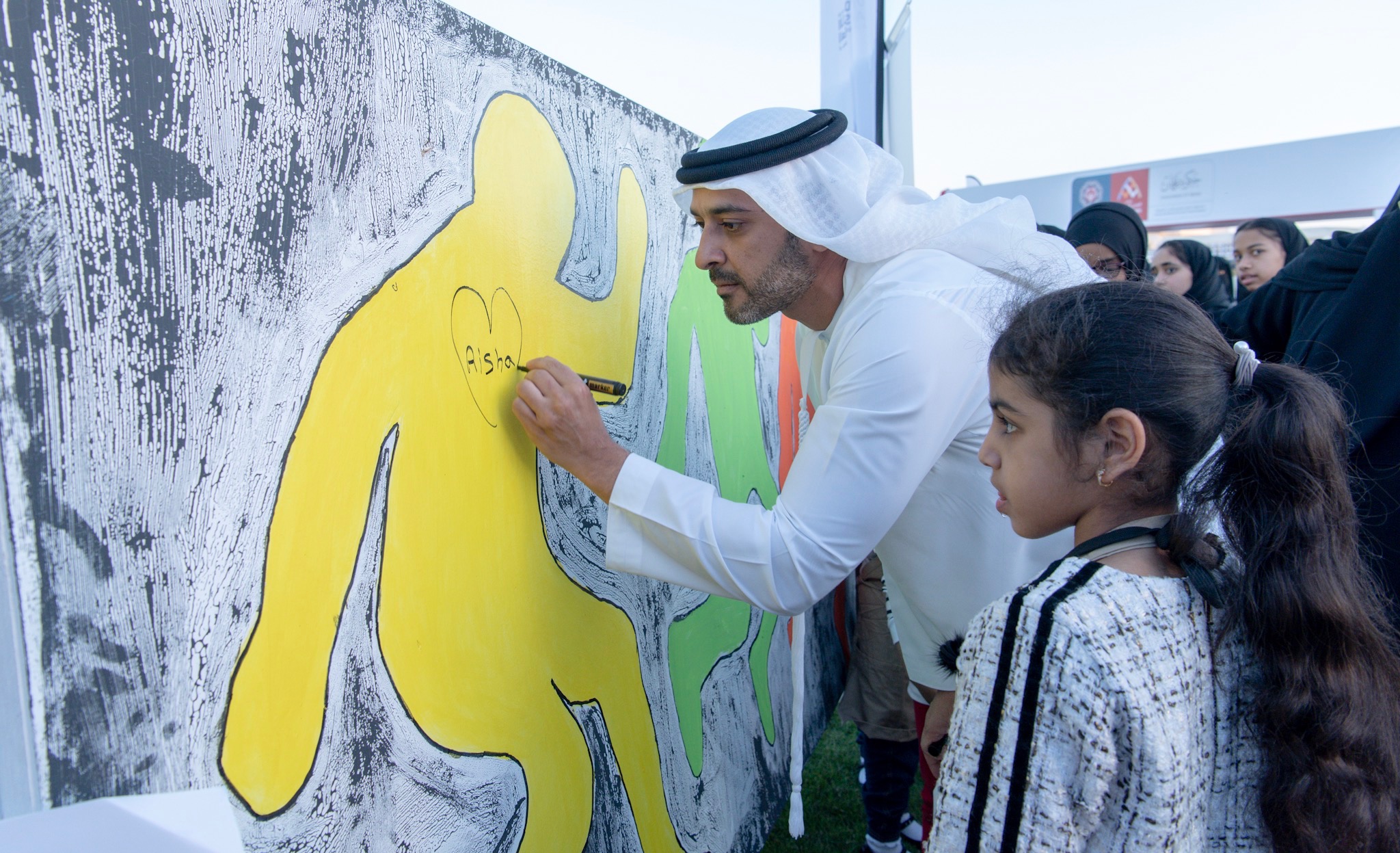 ‫عبدالعزيز النعيمي يشارك أصحاب الهمم في مبادرة "نمشي معاً" في عجمان‬
