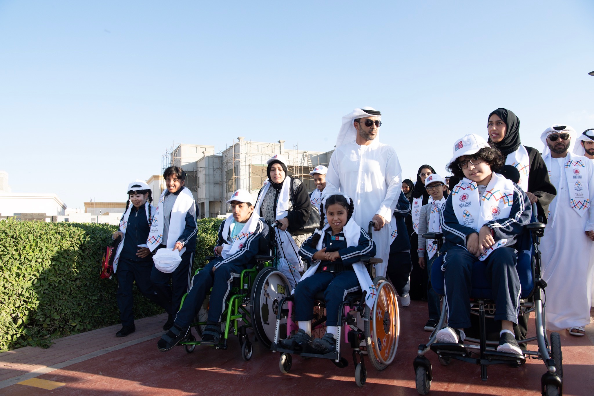 ‫عبدالعزيز النعيمي يشارك أصحاب الهمم في مبادرة "نمشي معاً" في عجمان‬