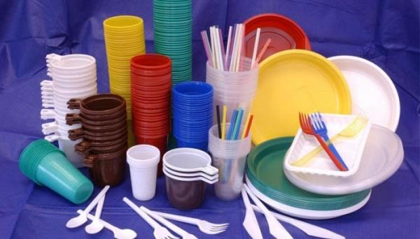 حظر الأطباق وأدوات المائدة البلاستيكية ذات الاستخدام الواحد ببريطانيا