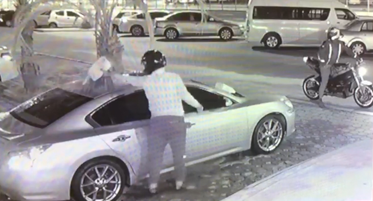 ‫شرطة دبي تضبط شابا أتلف 3 مركبات انتقاما من خطيبته السابقة‬