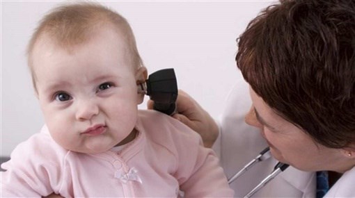 توصية بفحص حاسّة السمع لدى الرضّع منعًا لـ«مشكلات الكلام»