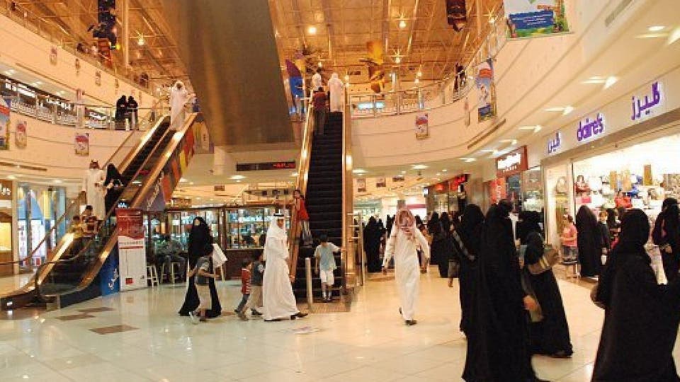السعودية تعتزم إغلاق المحال التجارية غير الضرورية