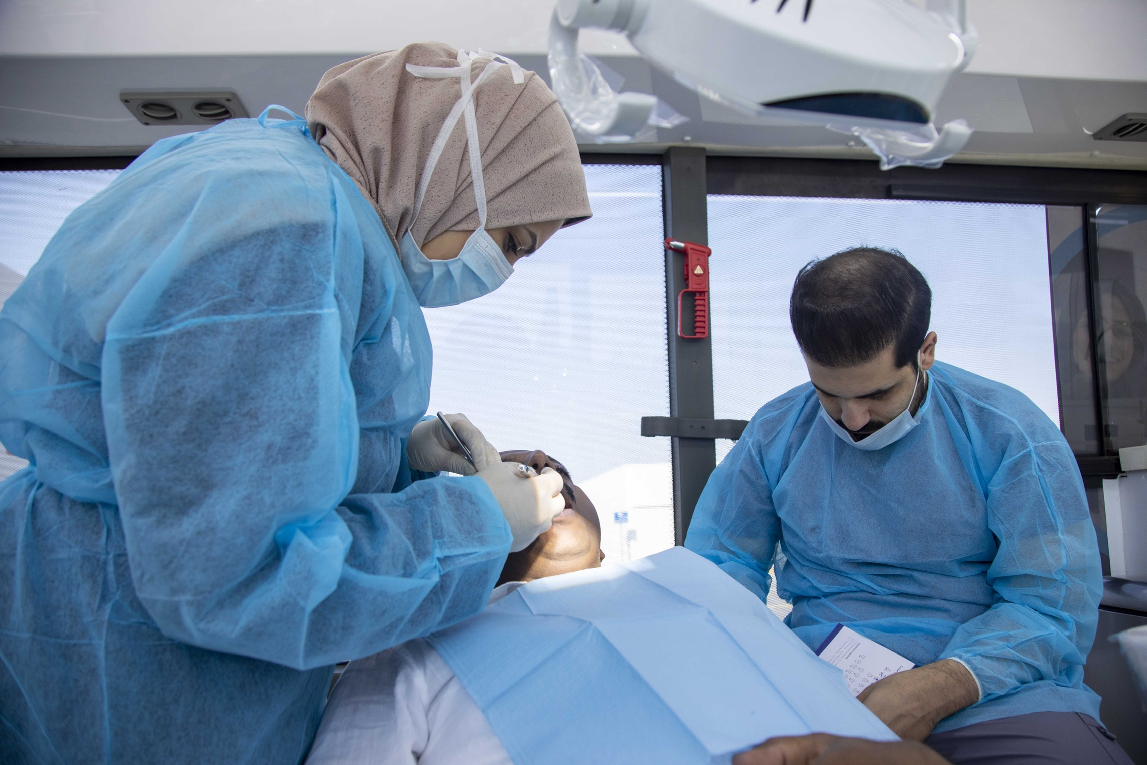 ‫عيادة جامعة عجمان المتنقلة لطب الأسنان تقدم خدماتها لـ 257 مراجع‬