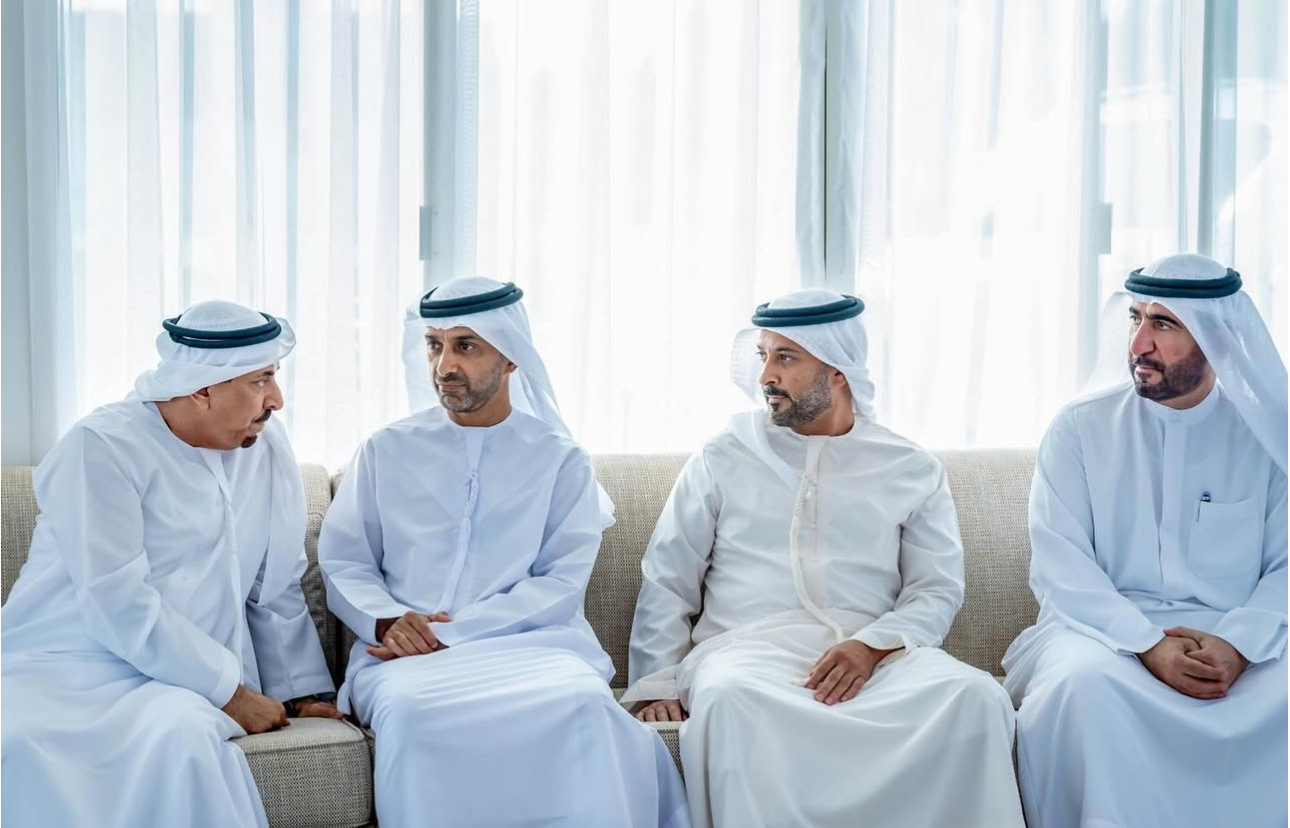 حاكم عجمان يقدم واجب العزاء في وفاة حسين خانصاحب