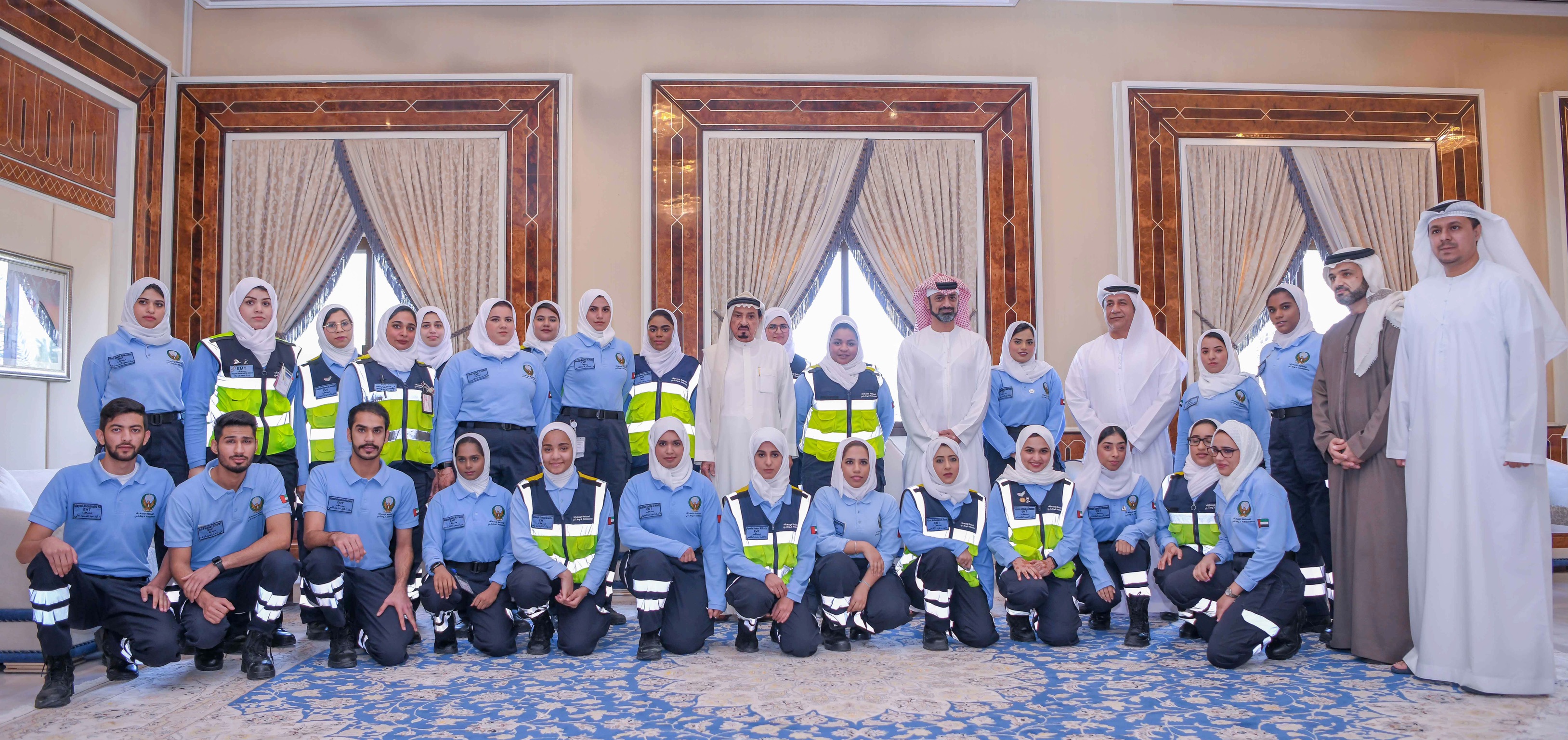 حاكم عجمان يستقبل المسعفين الإماراتيين العاملين في الإسعاف الوطني