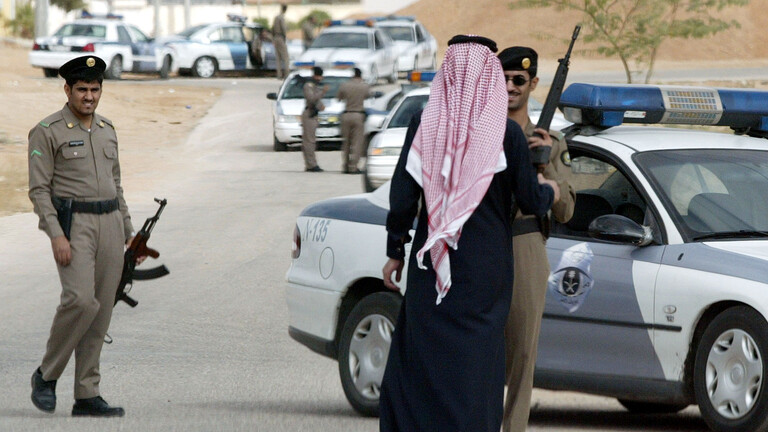 سعودية تخطف رضيعين من حضن والدتهما ليكتشف أمرها بعد 20 عاما