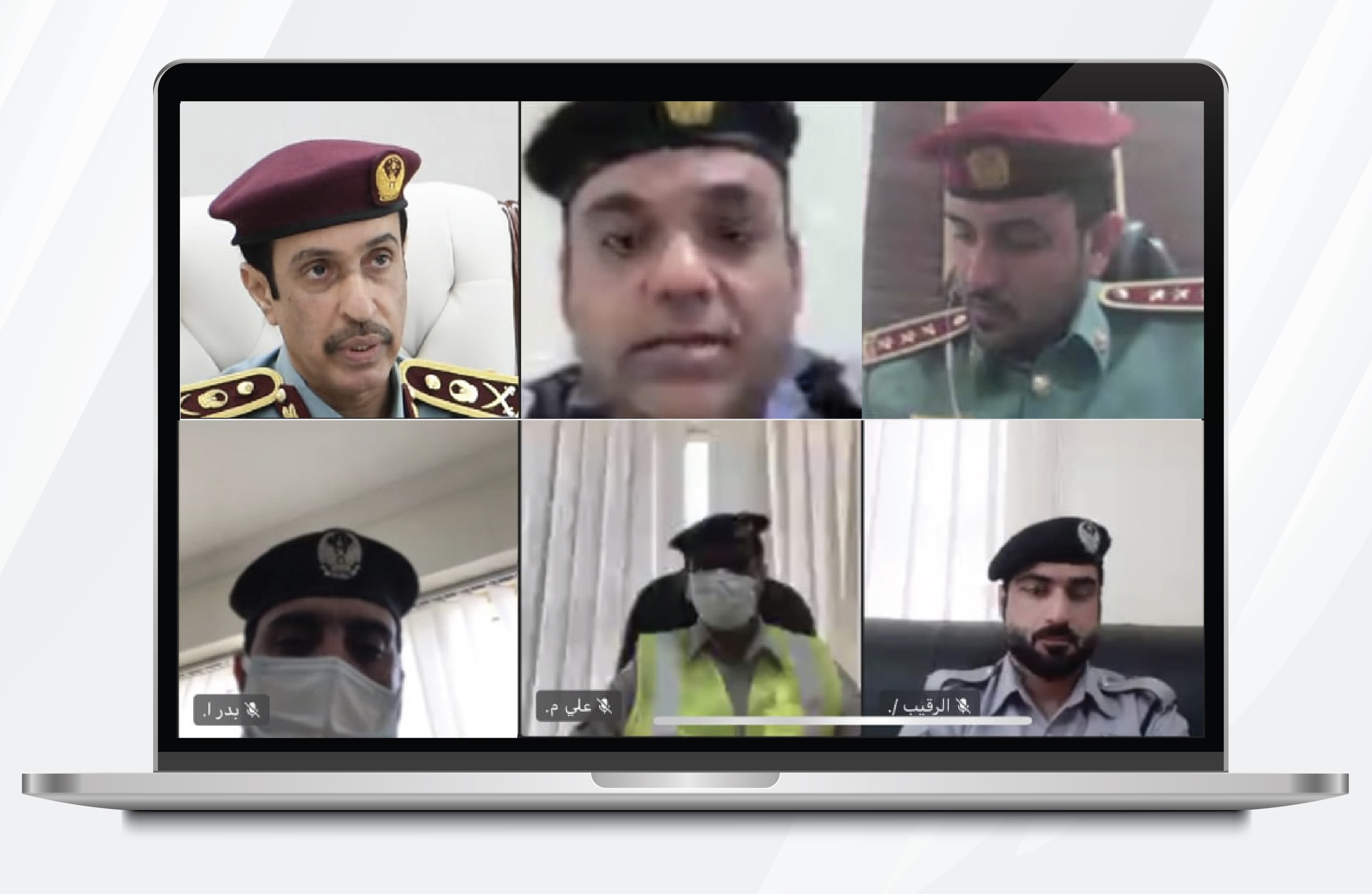 قائد عام شرطة عجمان يستضيف الموظفين في مبادرة ساعة مع القائد ويستمع إلى مقترحاتهم