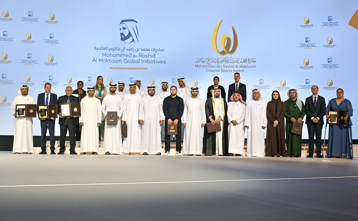 أحمد بن محمد يكرّم الفائزين بجائزة محمد بن راشد آل مكتوم للإبداع الرياضي