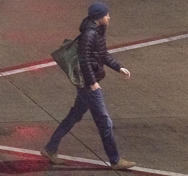 الأمير هاري يظهر بملابس غريبة لدى وصوله كندا