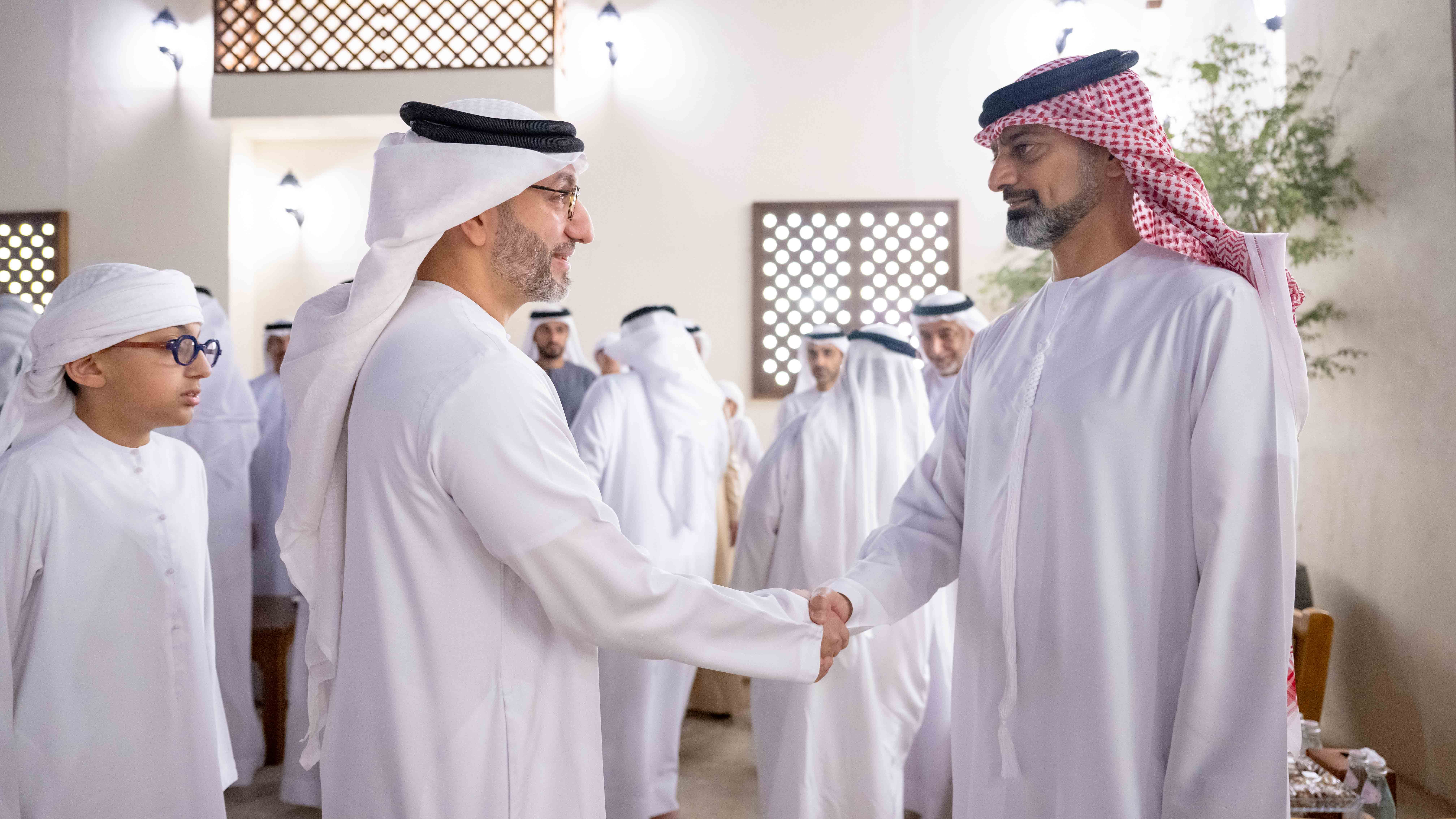 ولي عهد عجمان يواصل استقبال المهنئين بشهر رمضان المبارك