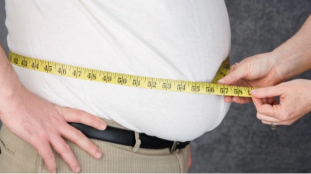 5 عادات سيئة تراكم الدهون في البطن.. تجنبها